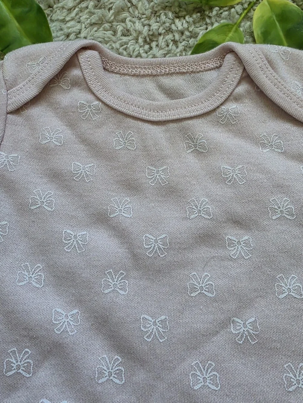 Baby Girl Light Pink Bow Onesie (0-3 Months)